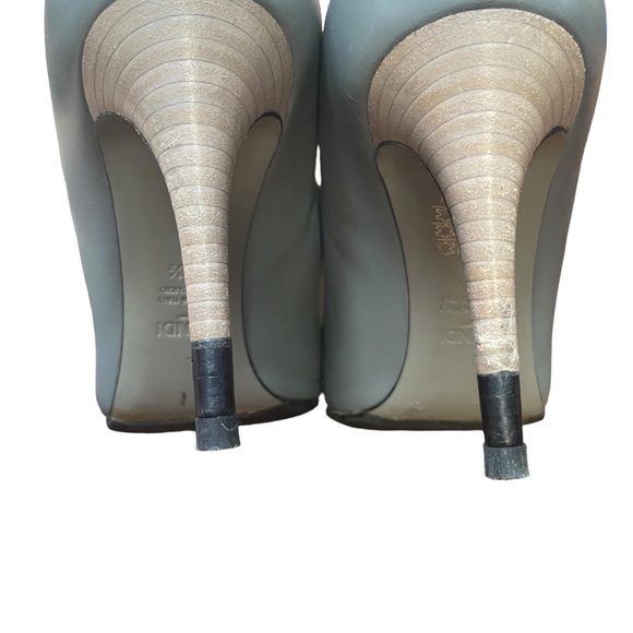 Fendi Gray Leather Stiletto Closed Toe Pumps Heels size 8 - Picture 7 of 12
